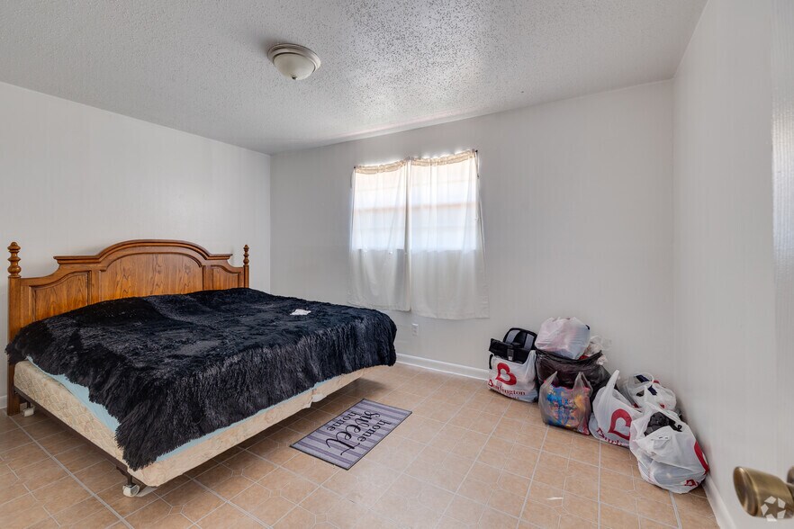 More Photos Of 1725 E 1st St, Dumas Multifamily For Sale