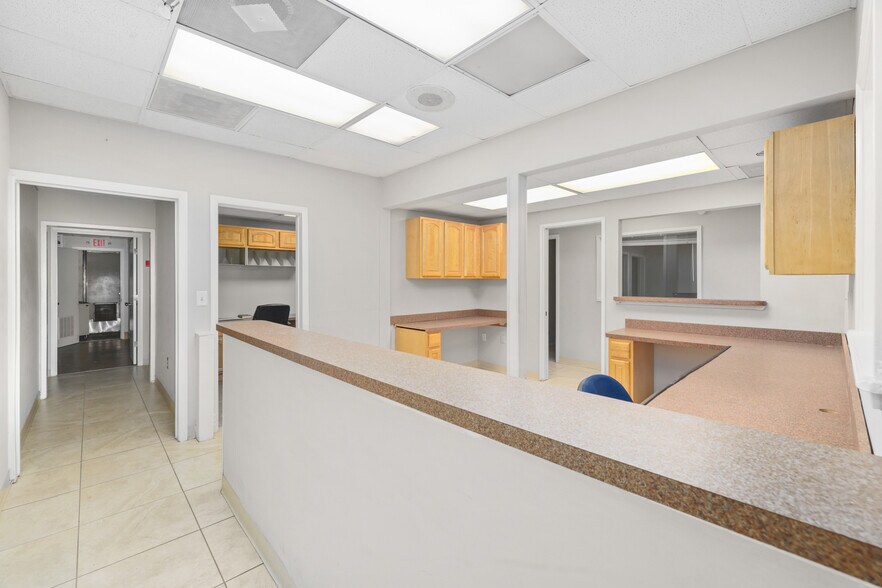 More Photos Of 2054 Park St, Jacksonville Medical For Lease