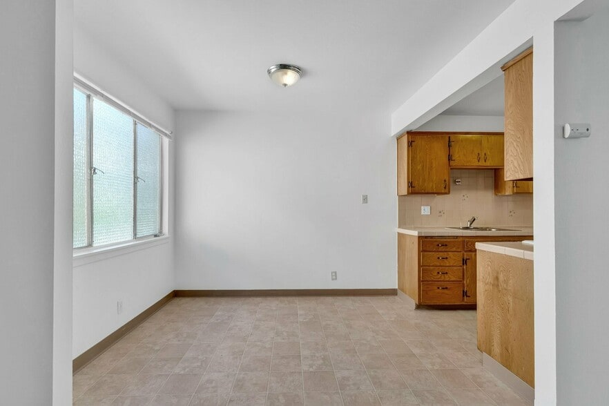 More Photos Of 262 Hanover Ave, Oakland Apartments For Sale