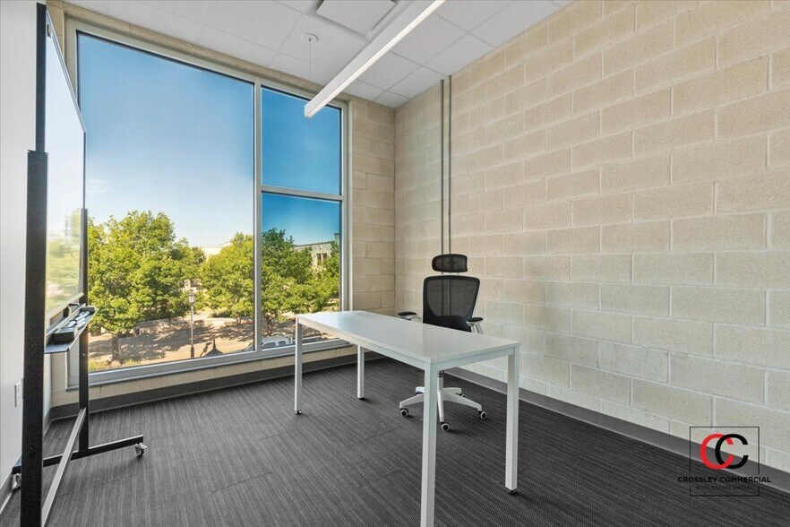 More Photos Of 211 S Brown St, Round Rock Medical For Sale