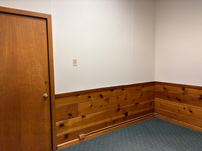 More Photos Of 108 E High Ave, New Philadelphia Office For Lease