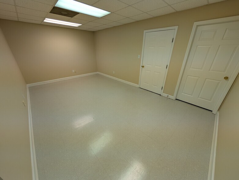 More Photos Of 4065 Powhatan Rd, Clayton Office For Lease