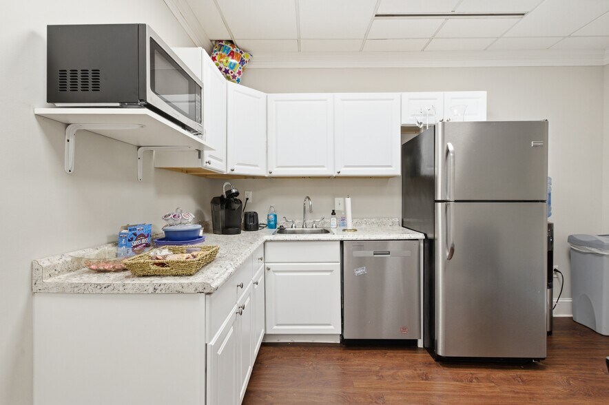 More Photos Of 4084 University Dr, Fairfax Office For Sale