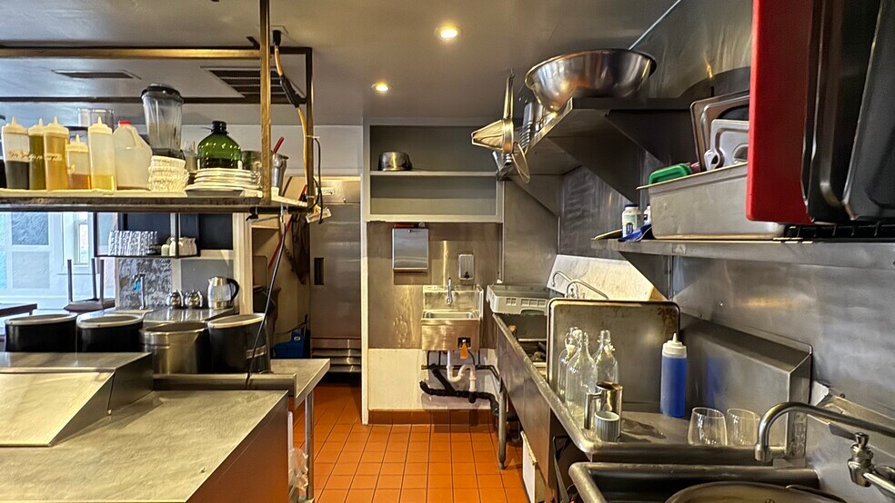 More Photos Of 35 E Commercial St, Willits Specialty For Sale