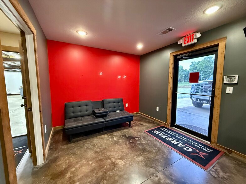 More Photos Of 60 County Road 9501 N, Brookland Warehouse For Lease