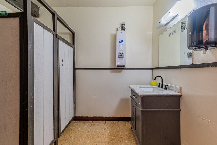 More Photos Of 8575 S Avenue 40 E, Tacna General Retail For Sale