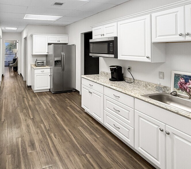 More Photos Of 1901 8th Ave, Tuscaloosa Office For Lease