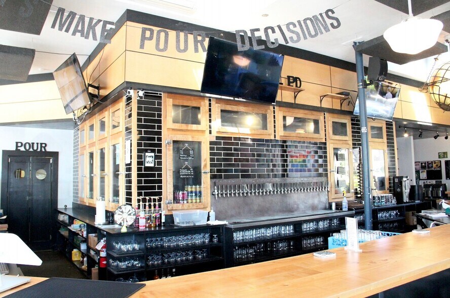 More Photos Of 8000 15th Ave NW, Seattle Restaurant For Lease