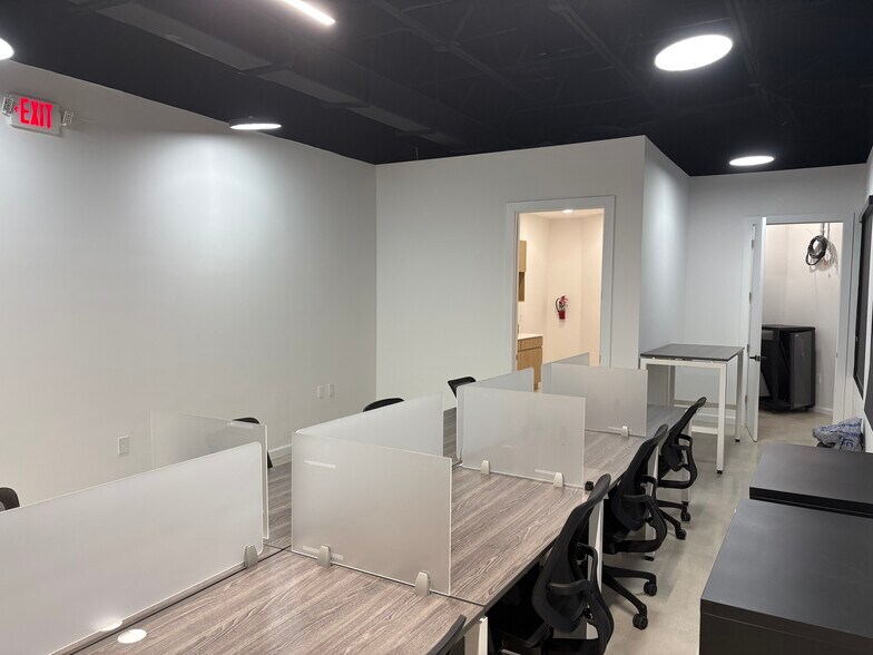 More Photos Of 1545 N Park Dr, Weston Office For Lease