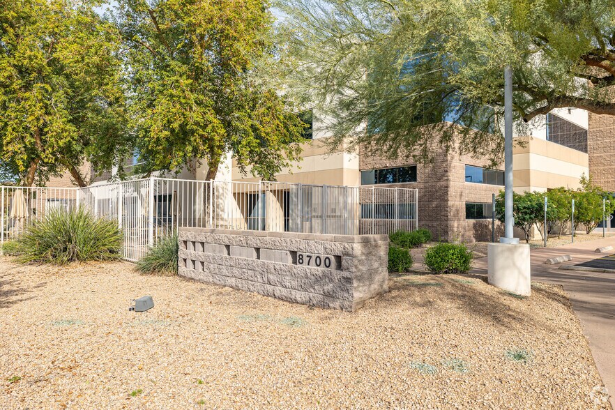 More Photos Of 8700 S Price Rd, Tempe Office For Lease