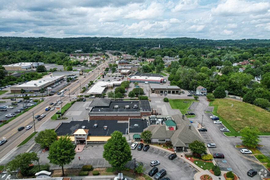 More Photos Of 4860-4874 N Broadway St, Knoxville General Retail For Lease