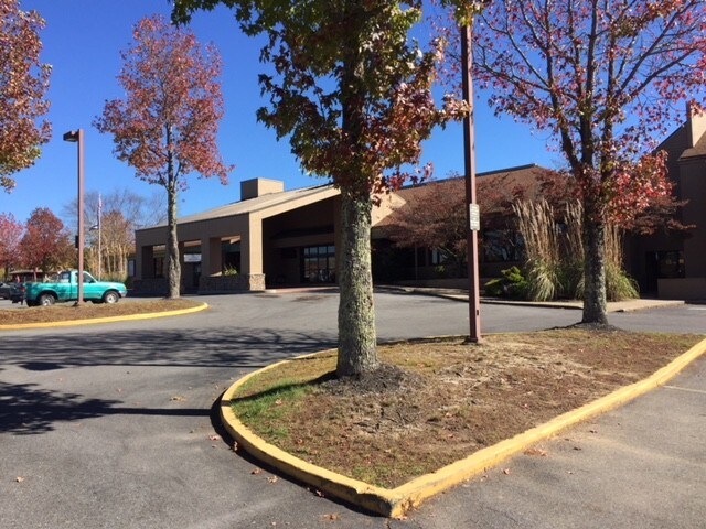 More Photos Of 340 Oyler Ave, Oak Hill Hotel For Lease