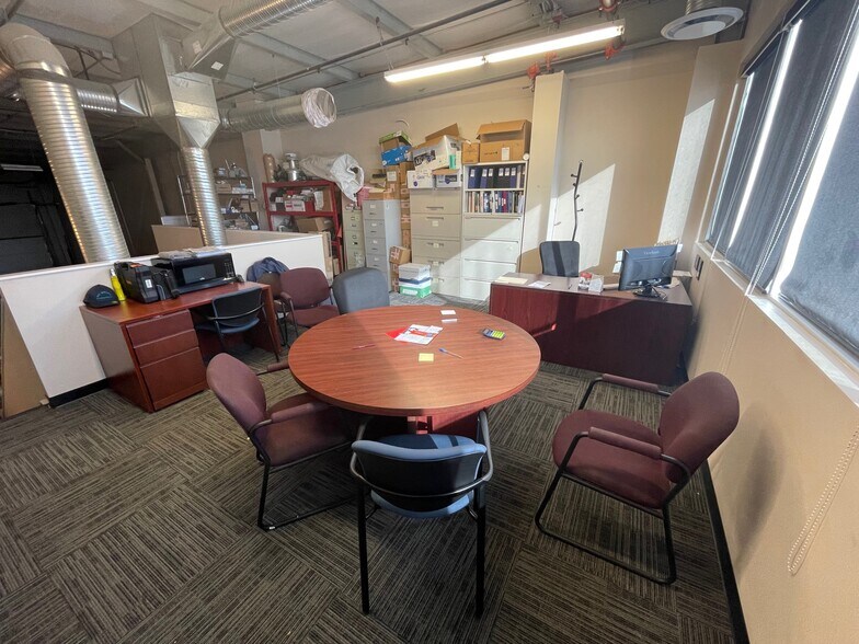 More Photos Of 2903 Kingsview Blvd SE, Airdrie Showroom For Sale