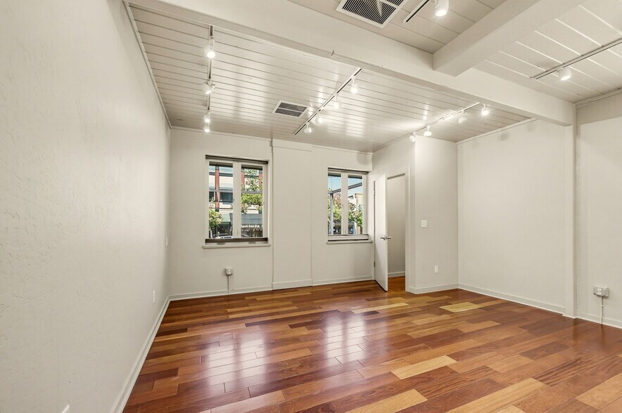 More Photos Of 120 E Main St, Ashland Freestanding For Sale