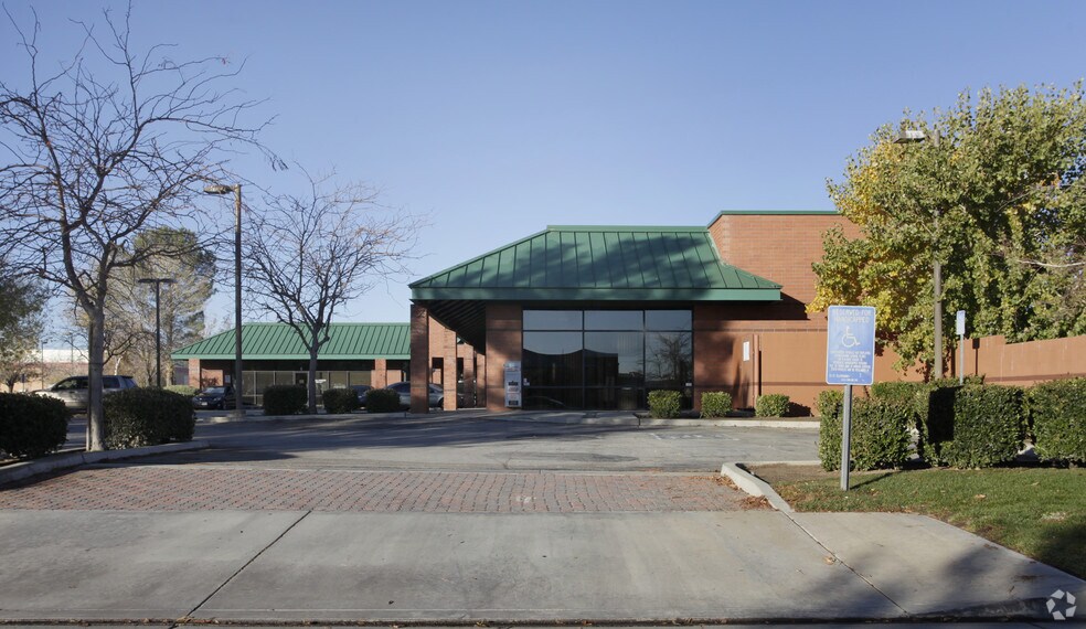 More Photos Of 1113 W Avenue M4, Palmdale Office For Lease