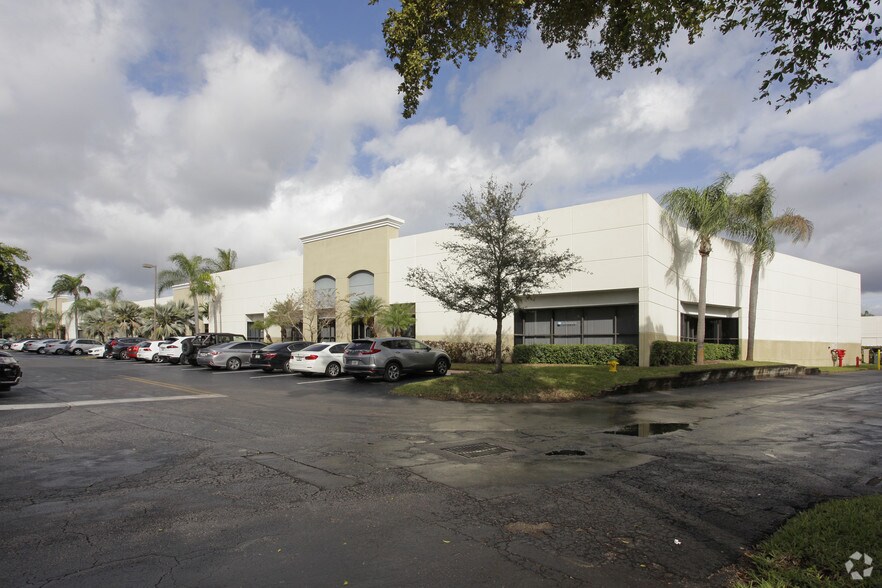 Primary Photo Of 700-710 S Military Trl, Deerfield Beach Warehouse For Lease