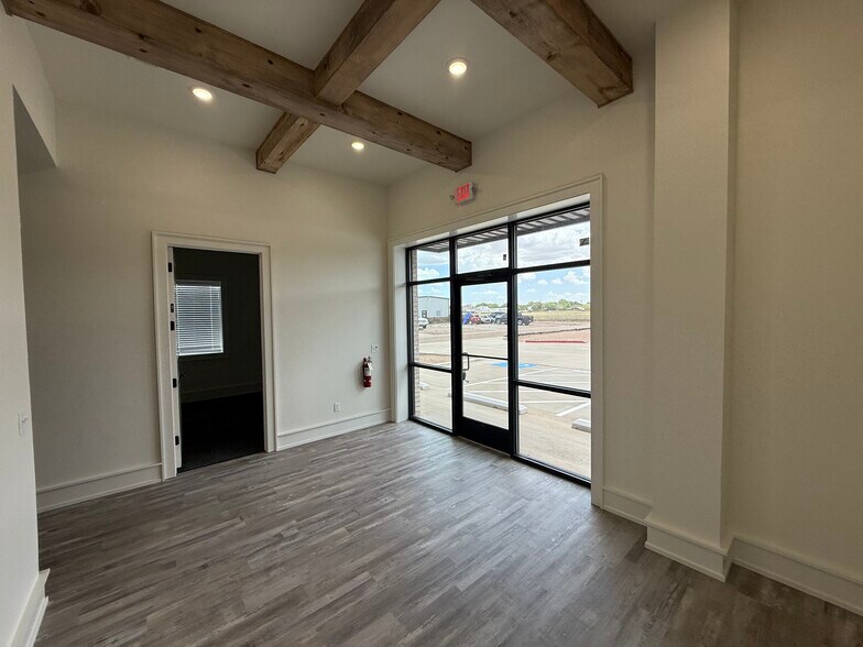 More Photos Of 8808 Valencia Ave, Lubbock Warehouse For Sale