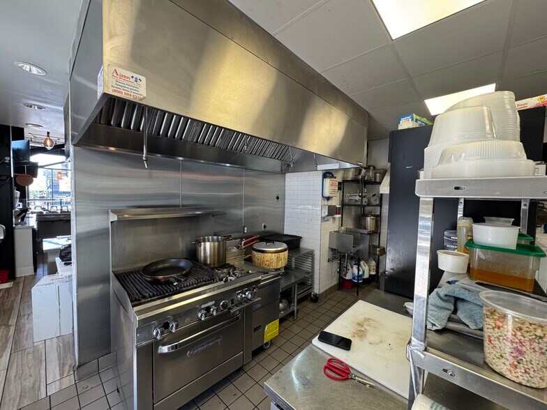 More Photos Of 7501-7505 W Sunset Blvd, Los Angeles Restaurant For Lease
