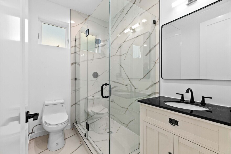 More Photos Of 6842 Cedros Ave, Van Nuys Apartments For Sale