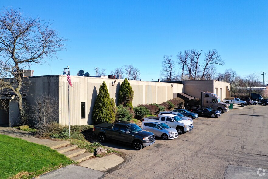 Primary Photo Of 155 Thorn Hill Rd, Warrendale Distribution For Sale