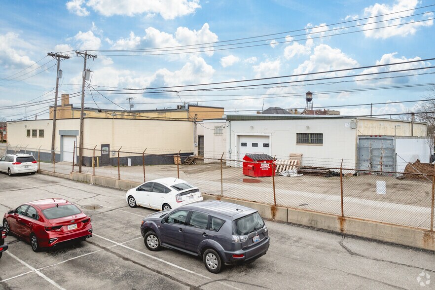 More Photos Of 306 S Summit St, Toledo Light Manufacturing For Sale