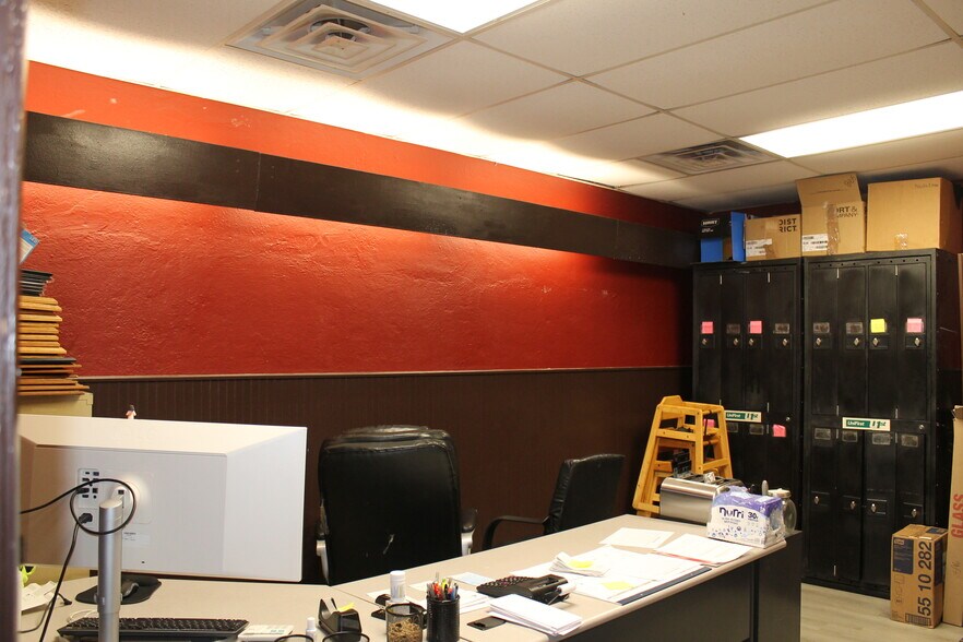 More Photos Of 145 S Main St, Saint Clair Specialty For Lease