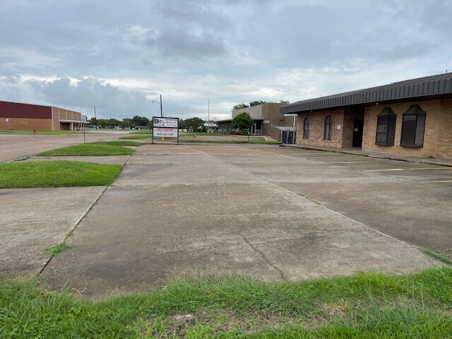More Photos Of 926 14th St N, Texas City Medical For Sale
