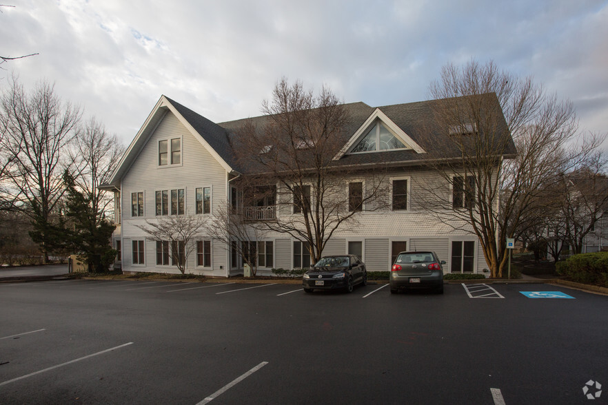 Primary Photo Of 300 N Washington St, Falls Church Office For Lease