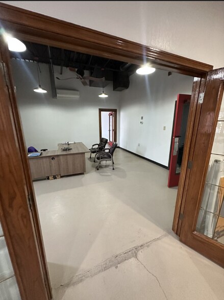 More Photos Of 1501 Magoffin Ave, El Paso Flex For Lease