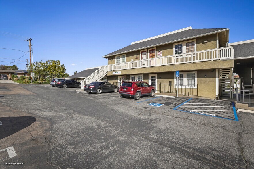 More Photos Of 707 Civic Center Dr, Vista Office For Lease