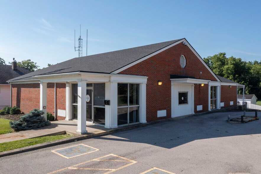 More Photos Of 308 W Lexington Ave, Winchester Office For Lease