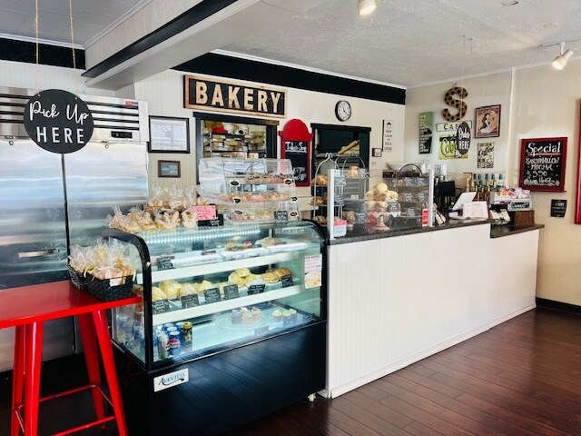 More Photos Of 1911 2nd St, Tillamook General Retail For Sale