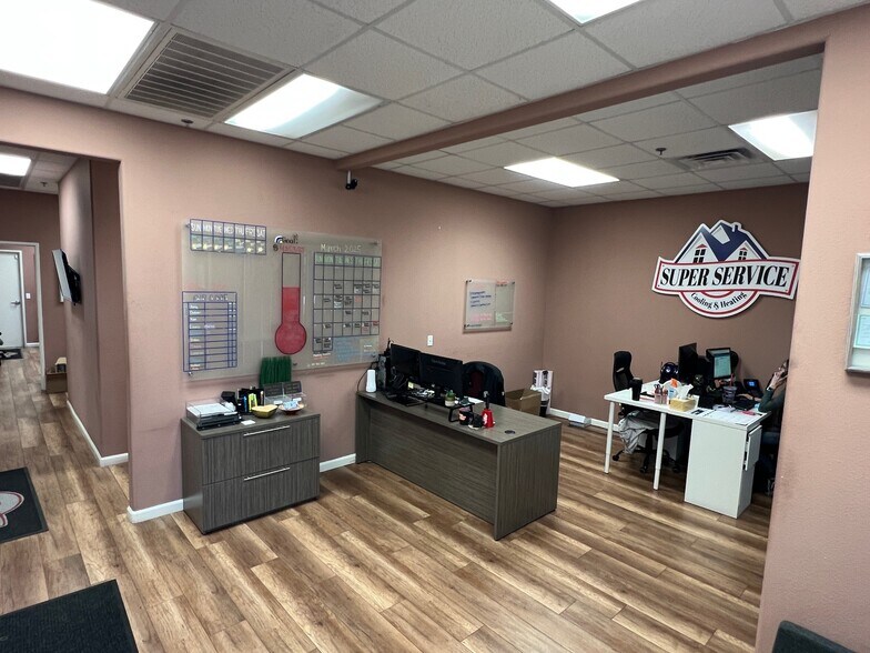 More Photos Of 6380 S Valley View Blvd, Las Vegas Showroom For Lease