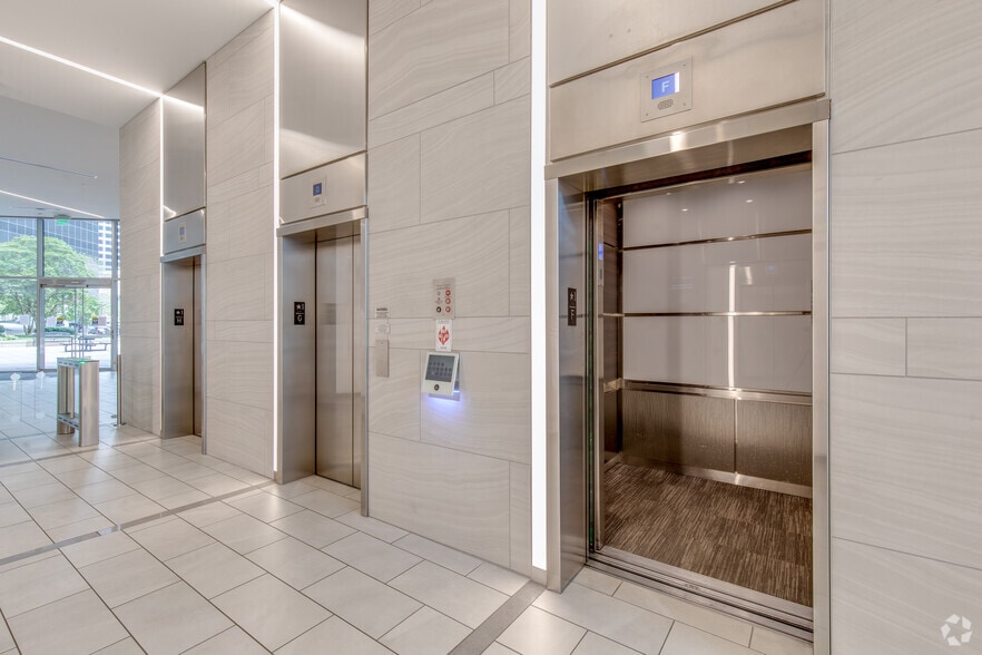 More Photos Of 100 S Charles St, Baltimore Office For Lease