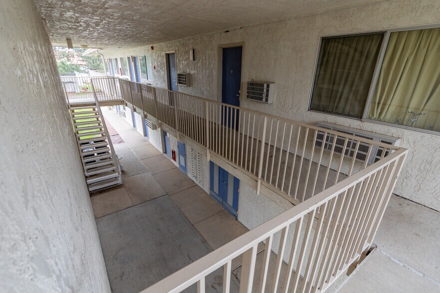 More Photos Of 1309 S Ohlman St, Mitchell Hotel For Sale