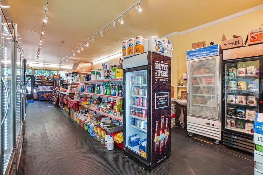 More Photos Of 6125-6131 Av de Monkland, Montréal Storefront Retail Residential For Lease