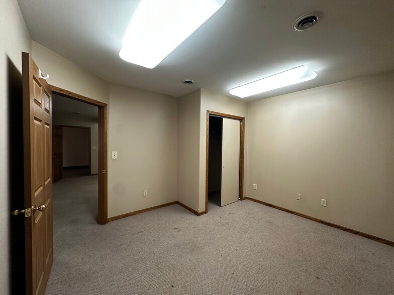 More Photos Of 111 N Market St, Winamac Showroom For Sale