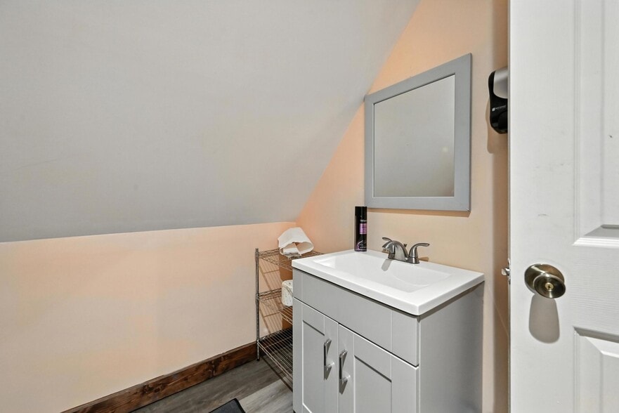 More Photos Of 801 W Washington St, Petersburg Storefront Retail Residential For Sale