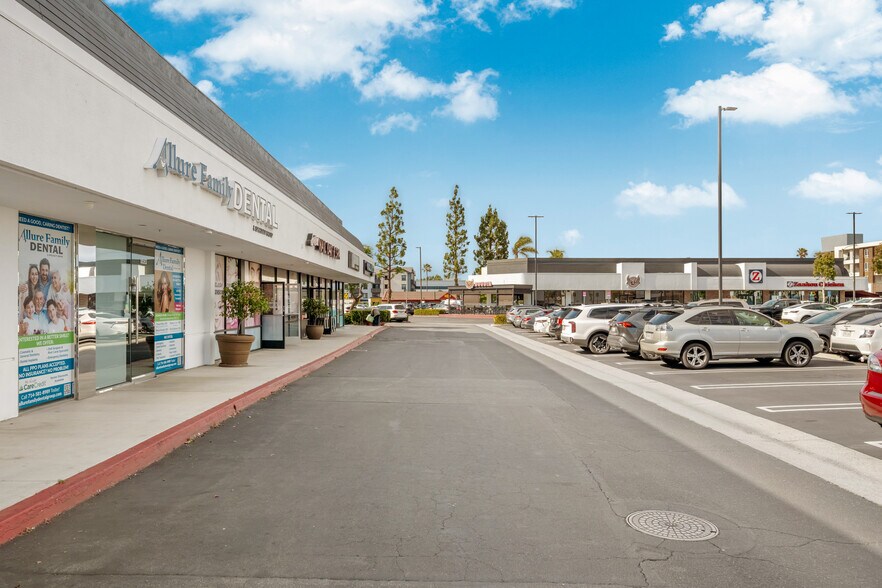 More Photos Of 18581-18631 Beach Blvd, Huntington Beach Unknown For Lease