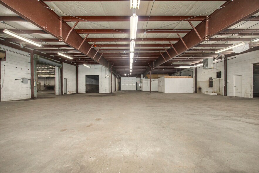 More Photos Of 100 Aylworth Ave, South Haven Manufacturing For Lease