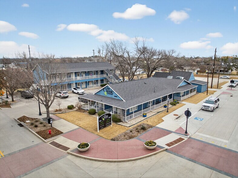 More Photos Of 504 N Oak St, Roanoke Office For Sale