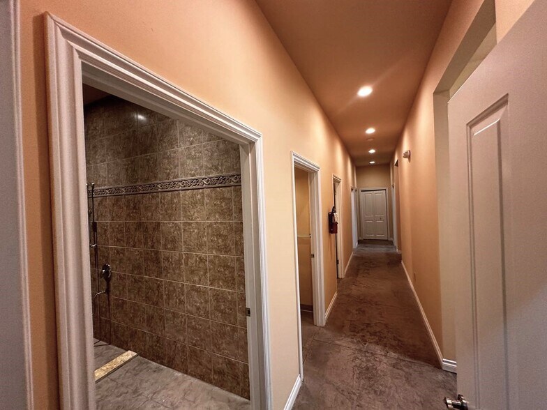 More Photos Of 10205 Lake City Way NE, Seattle Medical For Sale