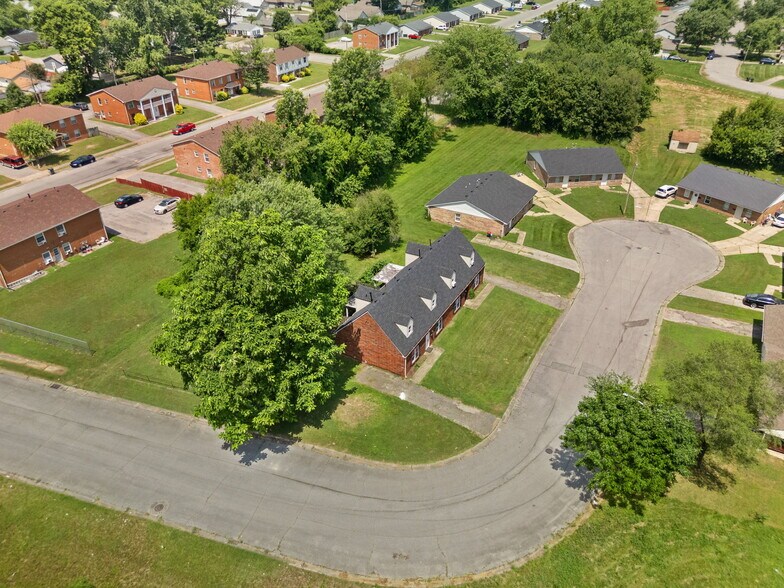 More Photos Of 815-817 Lancelot ct, Jeffersonville Multifamily For Sale
