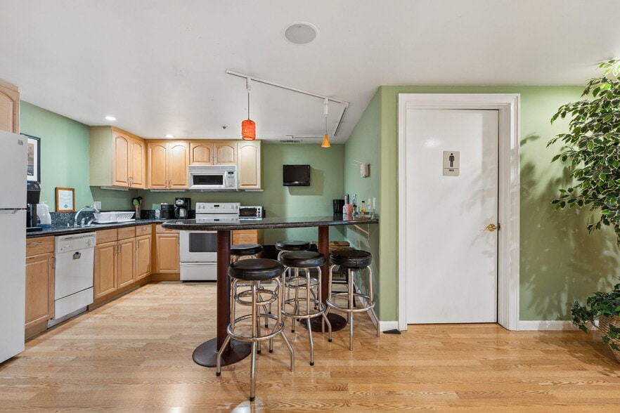 More Photos Of 825-829 27th Ave, Oakland Manufacturing For Sale