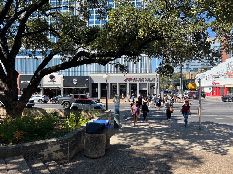 More Photos Of 2350 Guadalupe St, Austin Storefront For Lease