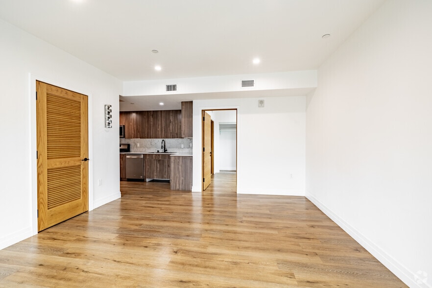 More Photos Of 1525 N Hobart Blvd, Los Angeles Apartments For Sale