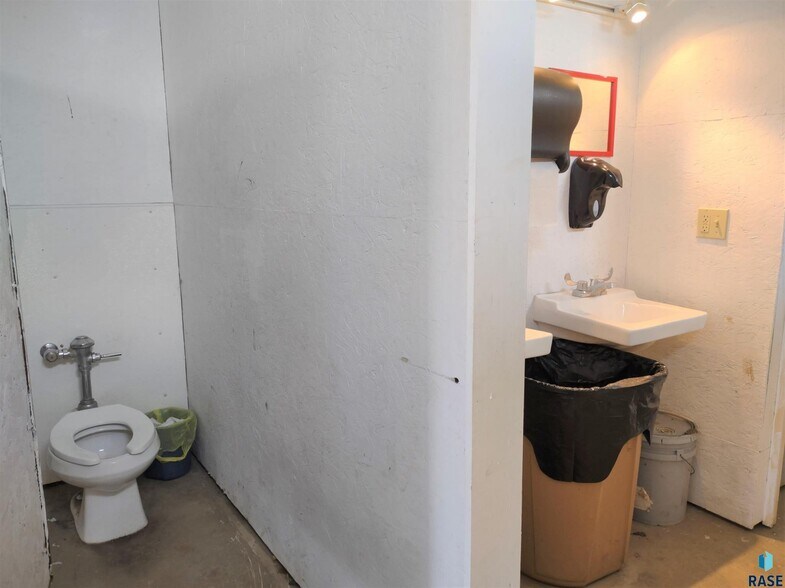 More Photos Of 1300 SE 3rd Ave, Miller Land For Sale