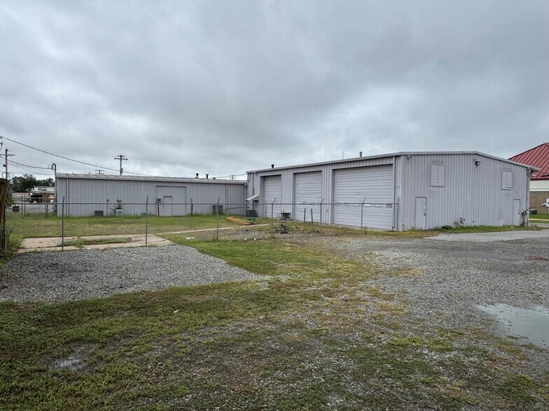 More Photos Of 812 Merriman Street, Conway Flex For Sale
