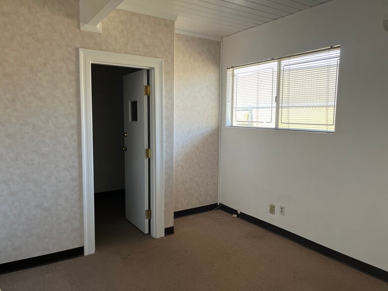 More Photos Of 3183 S Parkway Dr, Fresno Office For Lease