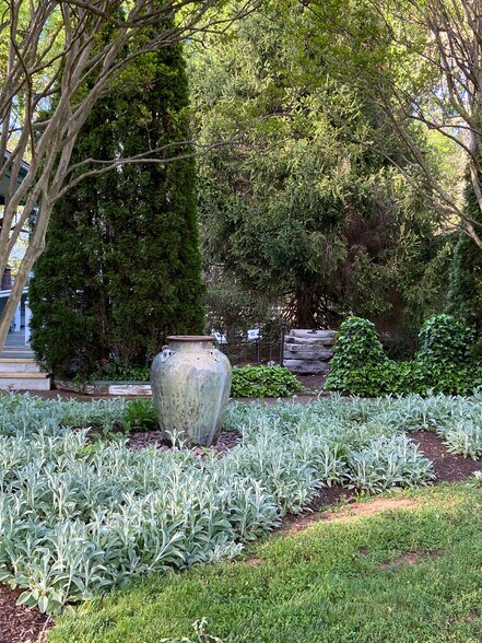 More Photos Of 5309 S Seminole Trl, Madison Storefront For Sale